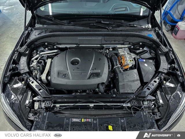 2026 Volvo XC60 Plug-In Hybrid Ultra Dark Theme-9
