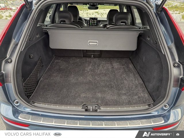 Volvo XC60 Plug-In Hybrid Ultra Black Edition 2026-11