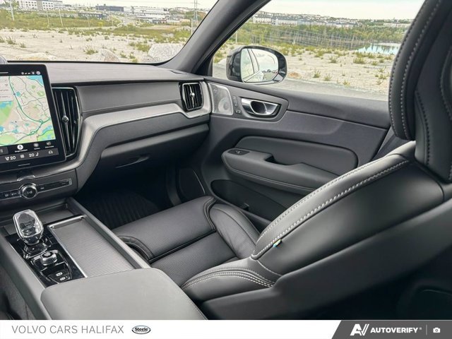 Volvo XC60 Plug-In Hybrid Ultra Black Edition 2026-24
