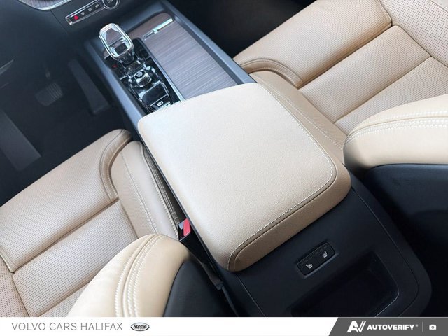 Volvo XC60 Recharge Ultimate Dark Theme 2023-16