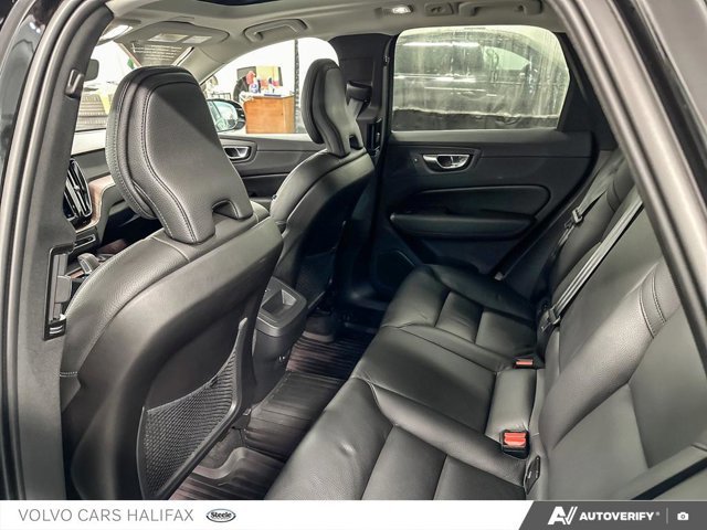 2022 Volvo XC60 Momentum-22