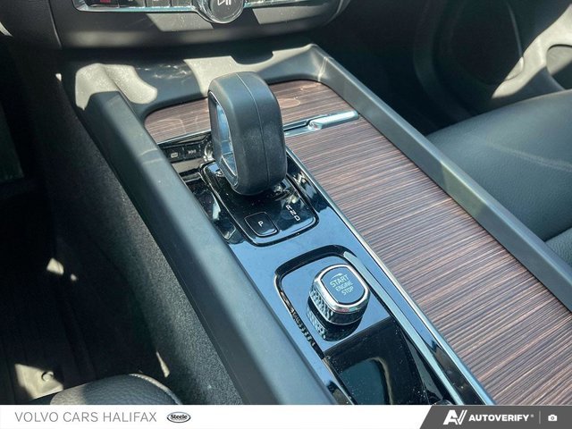2022 Volvo XC60 Momentum-17