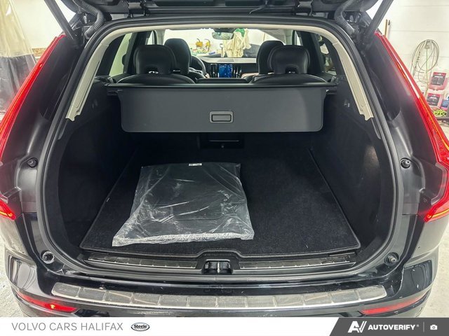 Volvo XC60 Plus Bright Theme 2023-11