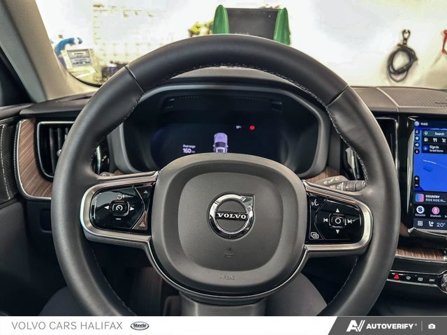 Volvo XC60 Plus Dark Theme 2024-13