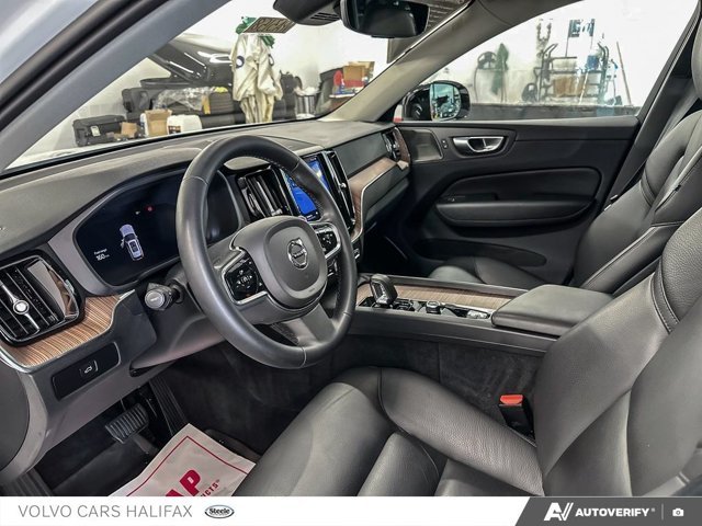 Volvo XC60 Plus Dark Theme 2024-12