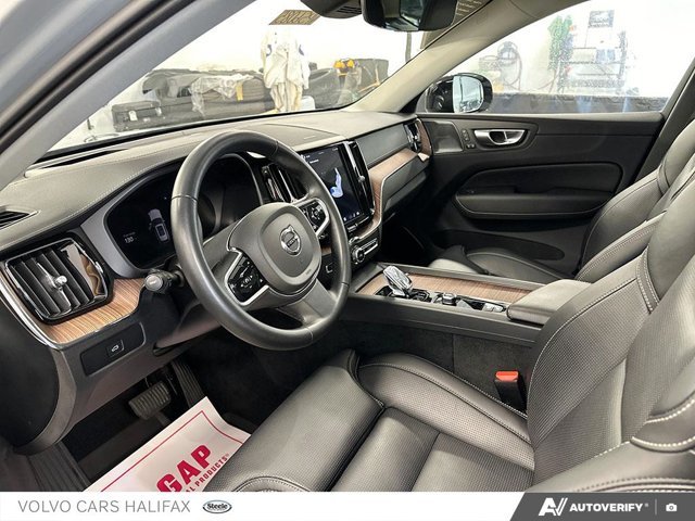 Volvo XC60 Ultimate Dark Theme 2024-12