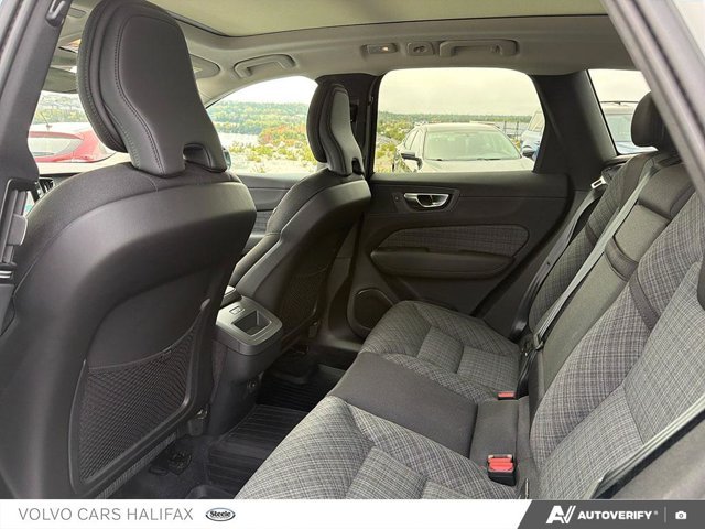 Volvo XC60 Core Dark Theme 2024-22