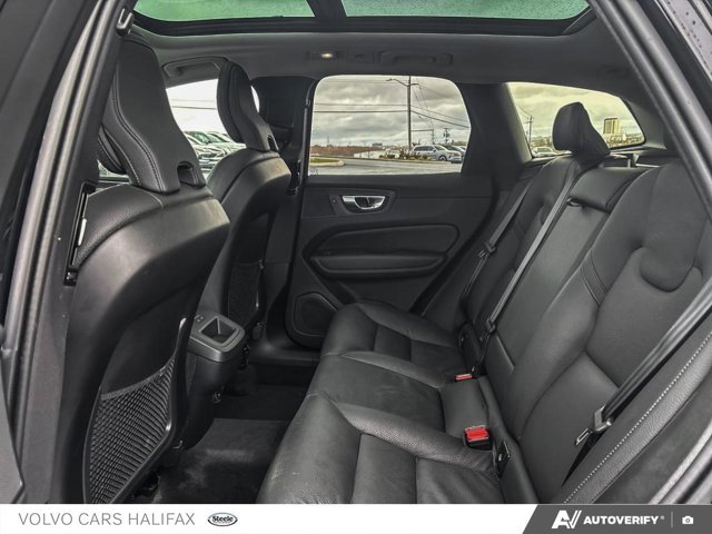 Volvo XC60 Plus Dark Theme 2025-22