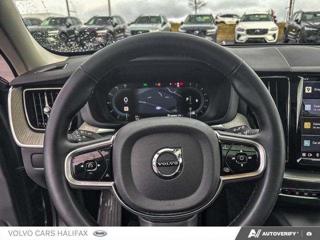 Volvo XC60 Plus Dark Theme 2025-13
