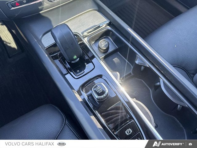 2025 Volvo XC60 Plus Dark Theme-17