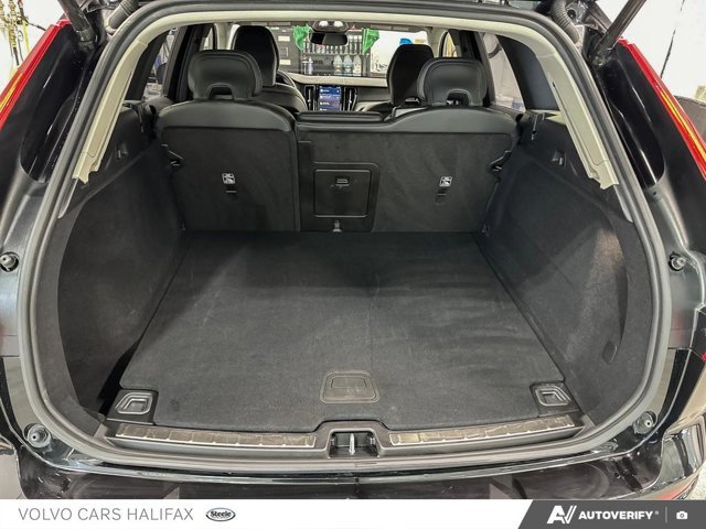 2025 Volvo XC60 Plus Dark Theme-11