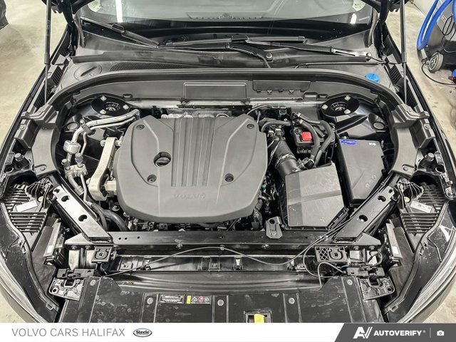 Volvo XC60 Plus Dark Theme 2025-9