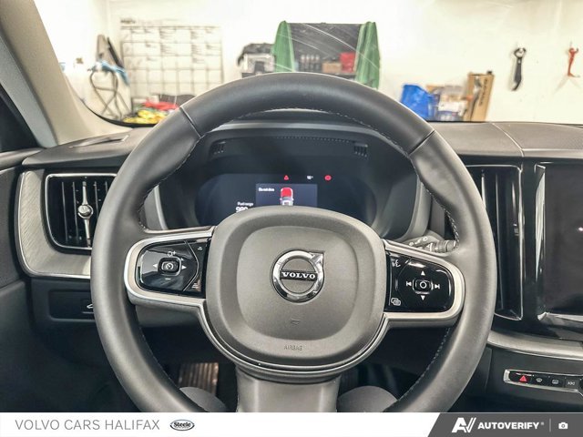 Volvo XC60 Plus Dark Theme 2025-13