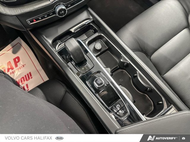 Volvo XC60 Plus Dark Theme 2025-17