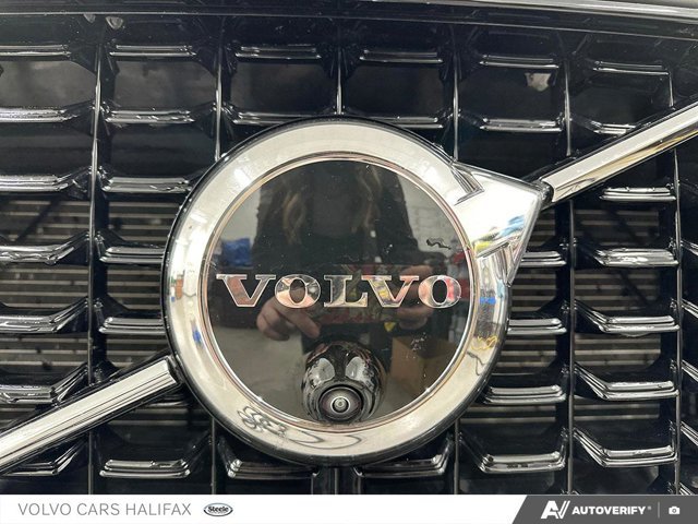 2025 Volvo XC60 Plus Dark Theme-8