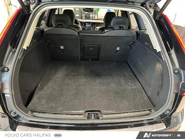 2025 Volvo XC60 Plus Dark Theme-11