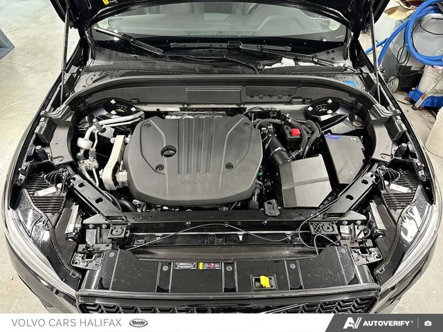 2025 Volvo XC60 Plus Dark Theme-9