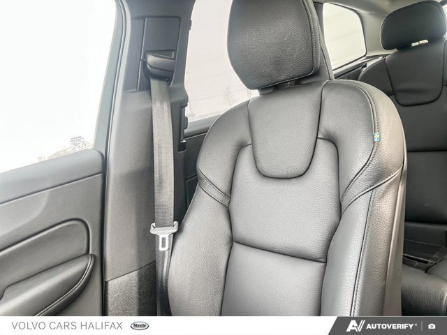 Volvo XC60 Plus Dark Theme 2025-18