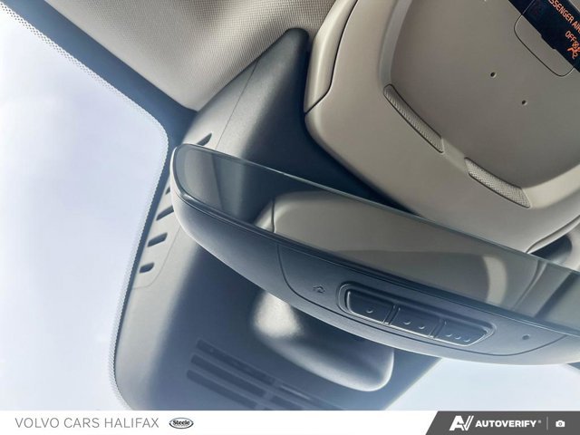 Volvo XC60 Plus Dark Theme 2025-19