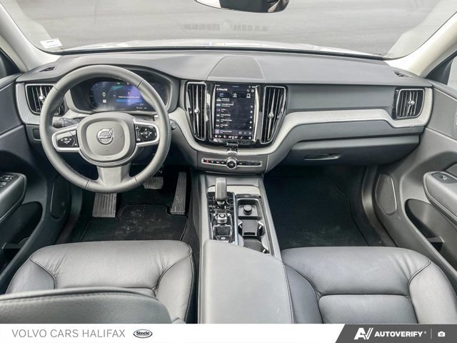 Volvo XC60 Plus Dark Theme 2025-22