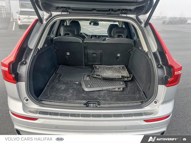 Volvo XC60 Plus Dark Theme 2025-10