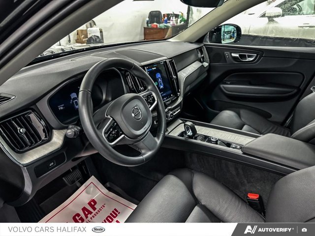 2025 Volvo XC60 Plus Dark Theme-12