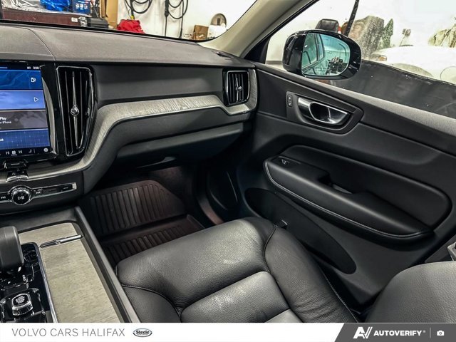 2025 Volvo XC60 Plus Dark Theme-24