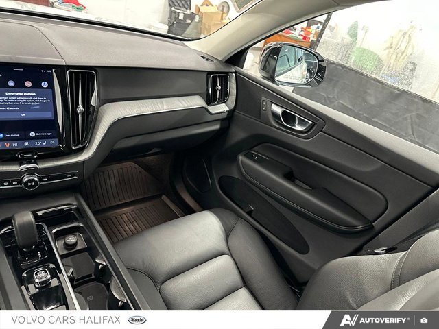2025 Volvo XC60 Plus Dark Theme-24
