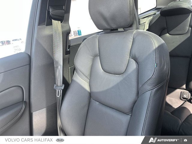 2025 Volvo XC60 Plus Dark Theme-18