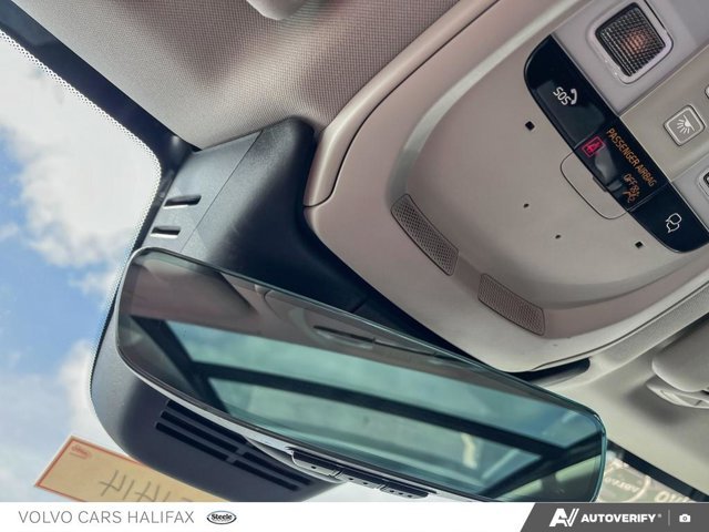 Volvo XC60 Plus Dark Theme 2025-19