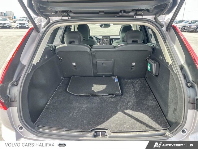 Volvo XC60 Plus Dark Theme 2026-10