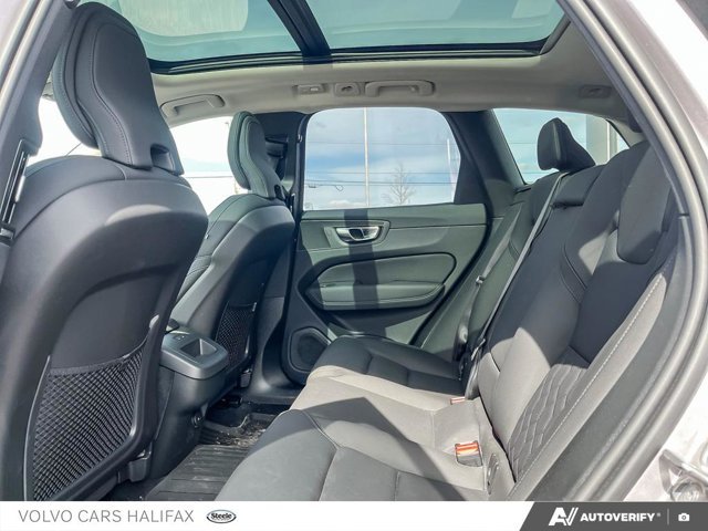 Volvo XC60 Plus Dark Theme 2026-21