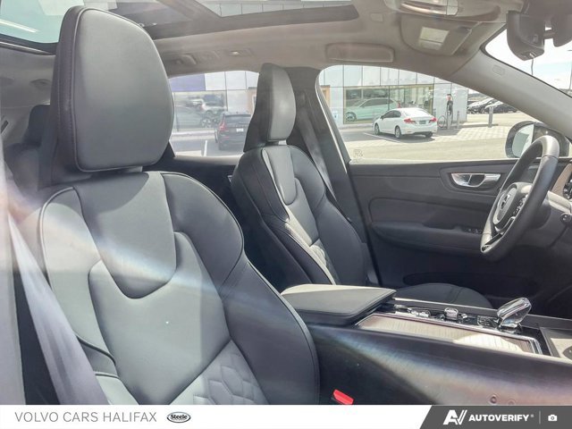 Volvo XC60 Plus Dark Theme 2026-20