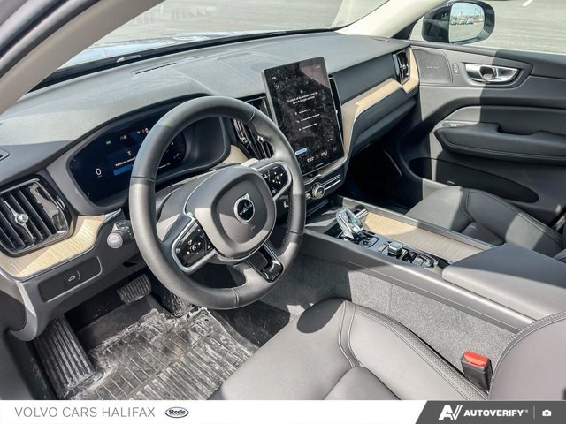 Volvo XC60 Plus Dark Theme 2026-11