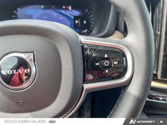 Volvo XC60 Plus Dark Theme 2026-14