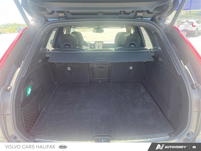 2026 Volvo XC60 Ultra Black Edition-10