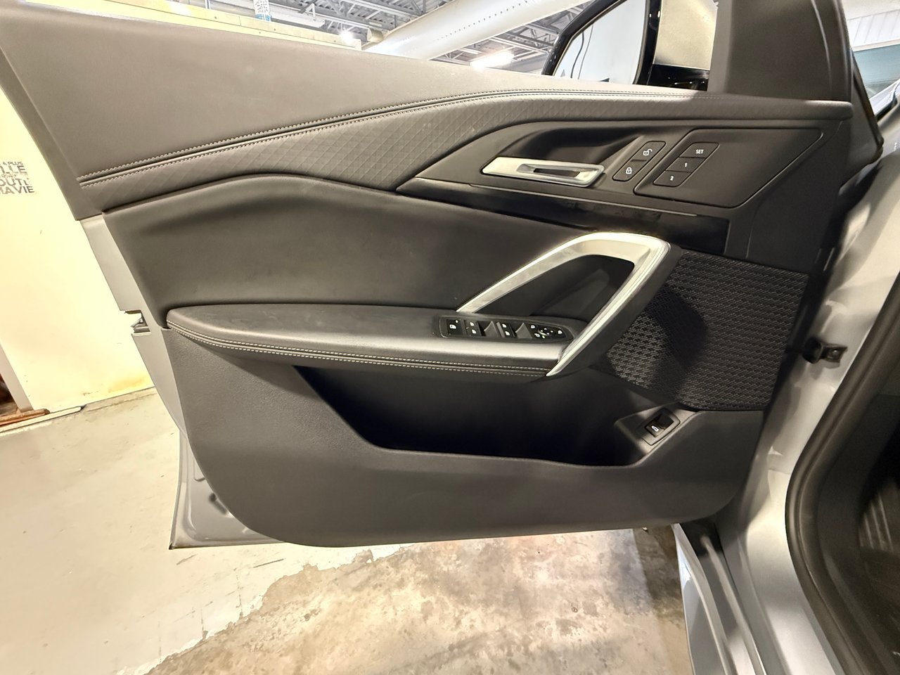 2025 BMW X2 28i // M SPORT PACKAGE-11