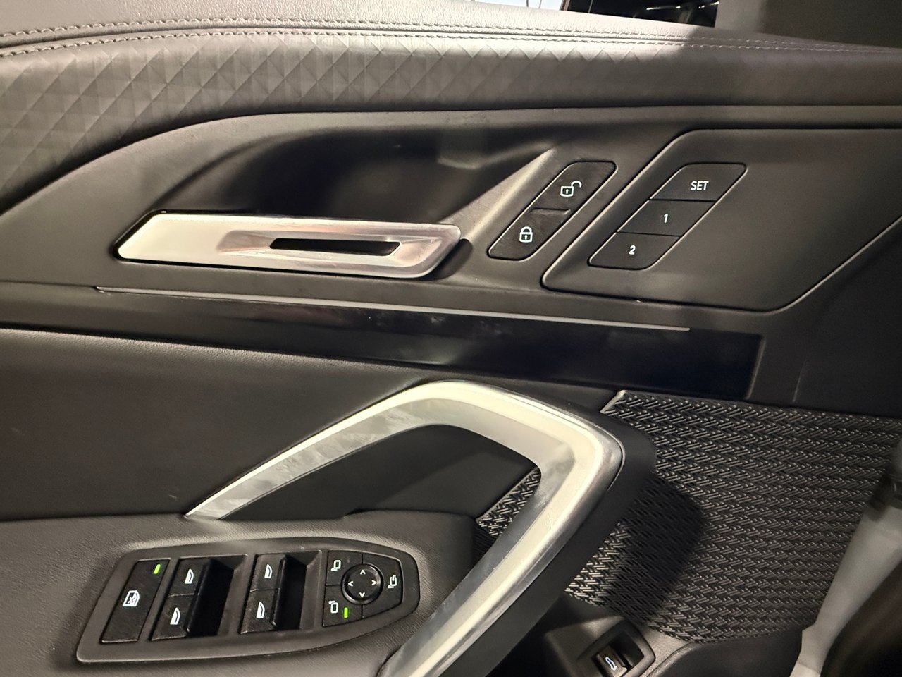 2025 BMW X2 28i // M SPORT PACKAGE-13