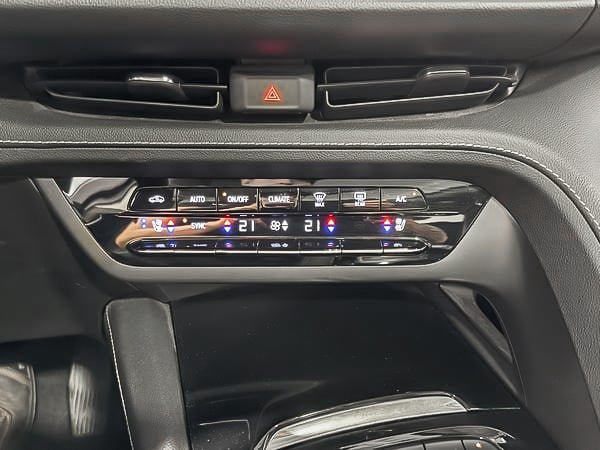 2021 Buick Envision AVENIR // TECHNOLOGY PACK-22