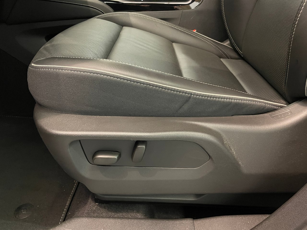 Buick Envision Essence 1SL AWD 2023-11