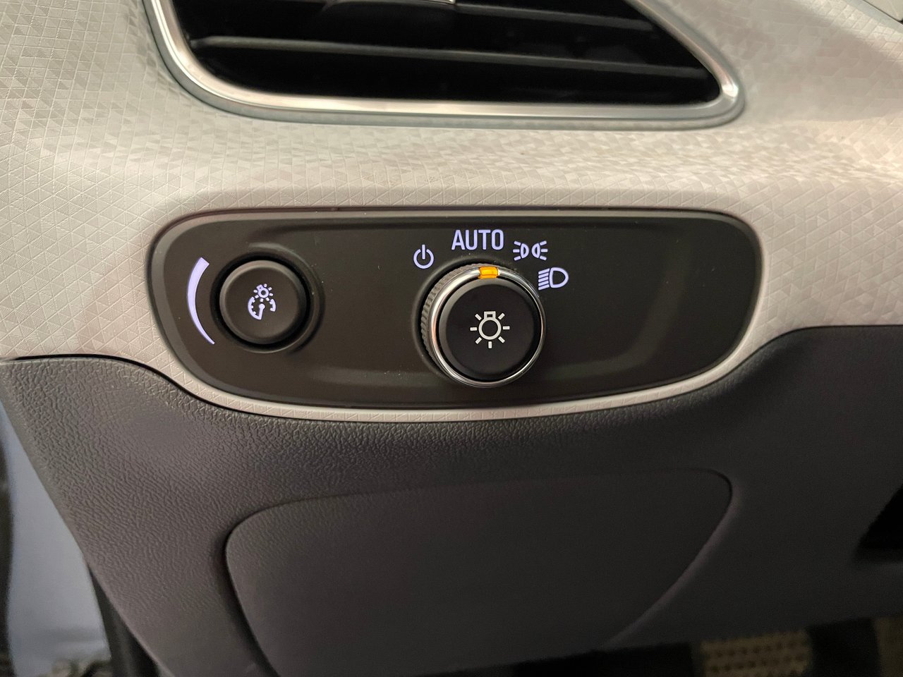 Chevrolet Bolt EV Premier 2017-14