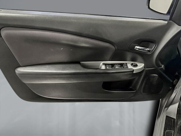 2013 Chrysler 200 Touring convertible-10