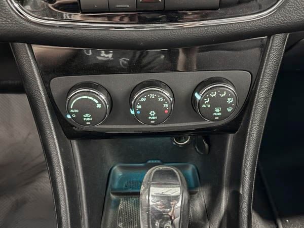 2013 Chrysler 200 Touring convertible-20