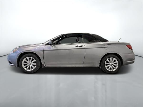 2013 Chrysler 200 Touring convertible-5