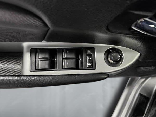 2013 Chrysler 200 Touring convertible-11