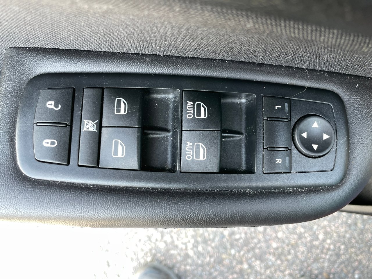2016 Chrysler 200 LIMITED-9