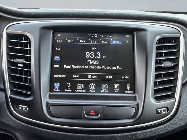 2016 Chrysler 200 LIMITED-18