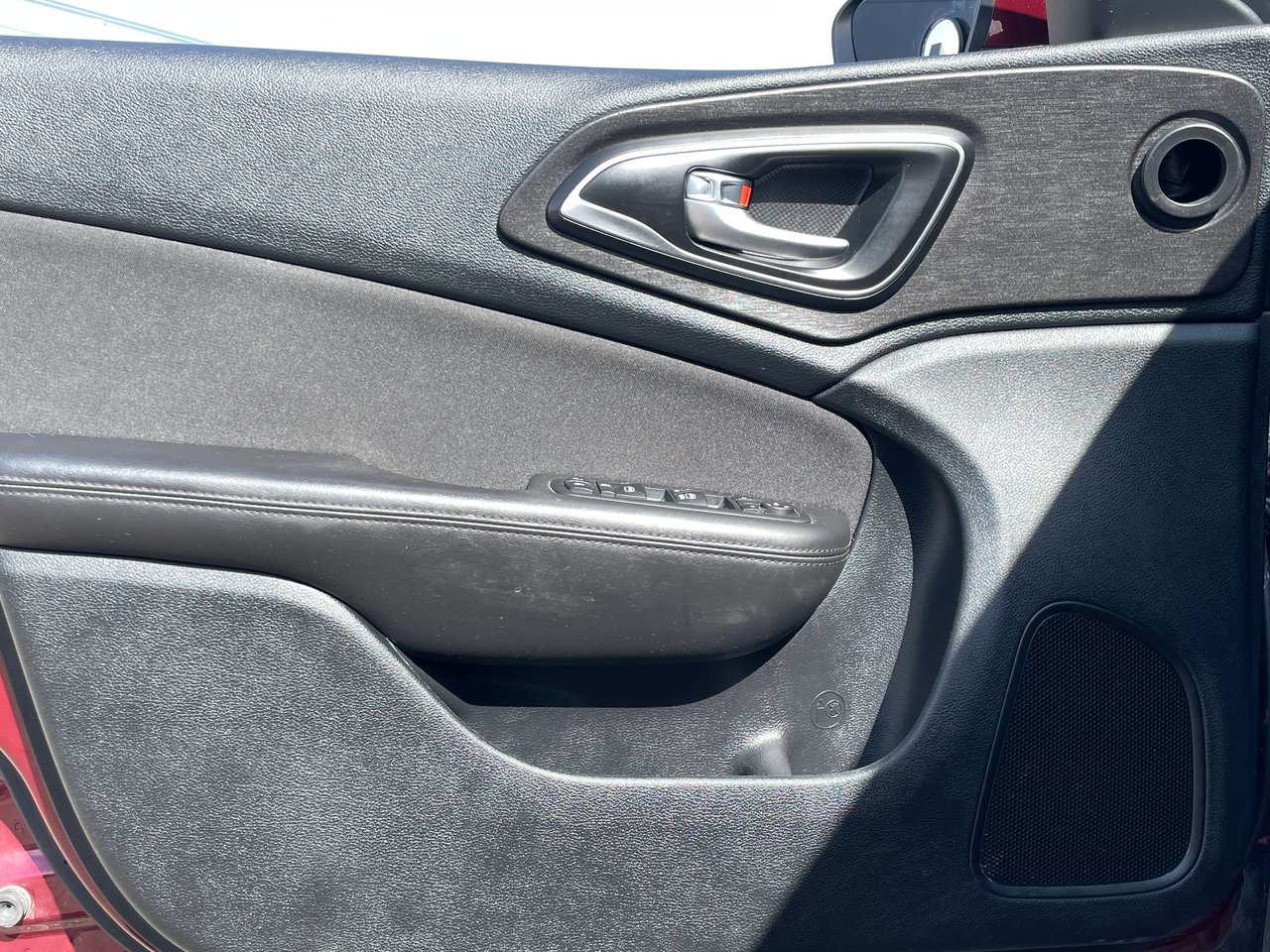 2016 Chrysler 200 LIMITED-10