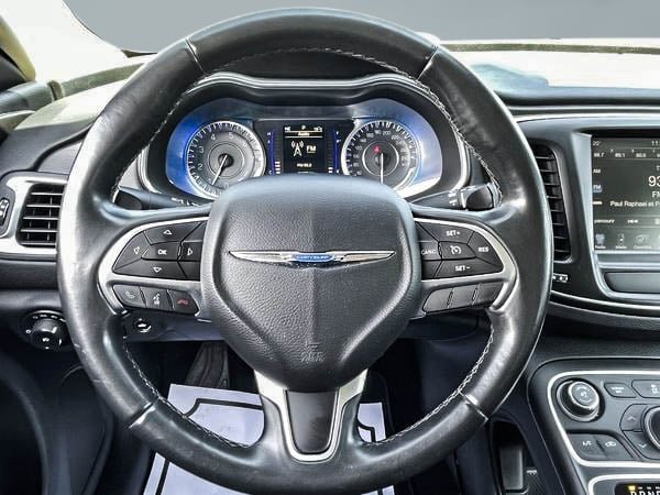 2016 Chrysler 200 LIMITED-17