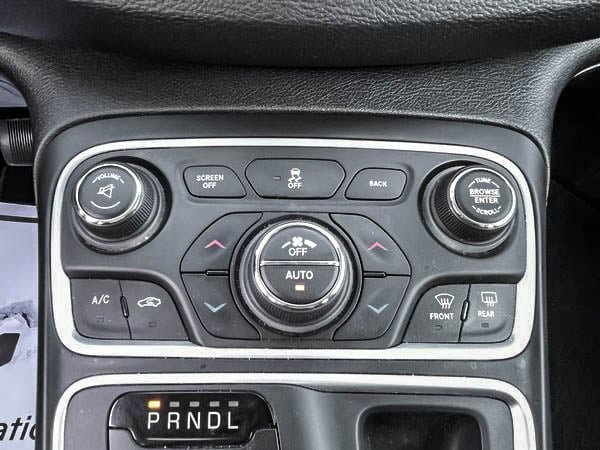 2016 Chrysler 200 LIMITED-19